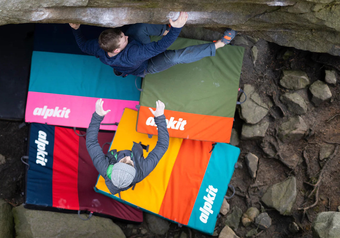 Taco or hinged bouldering mats? UKC review the two options