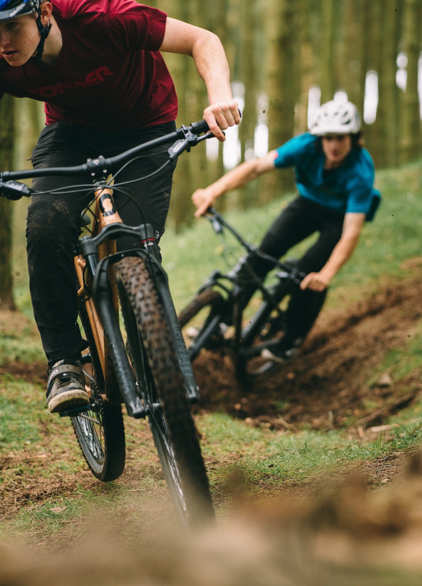 29-inch versus 27.5-inch wheels riding down a hill