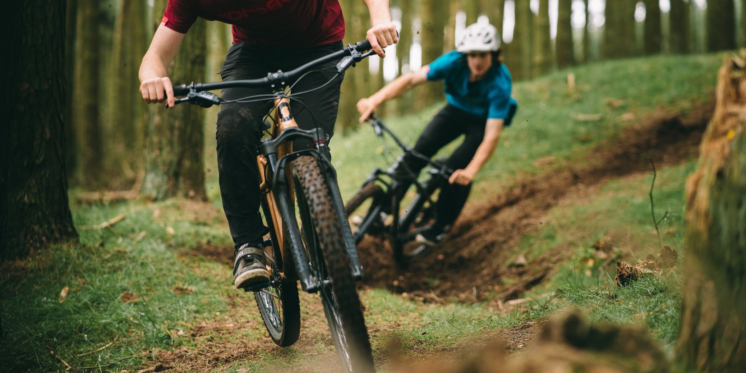 29-inch versus 27.5-inch wheels riding down a hill