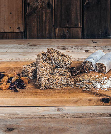 Apricot, cranberry and walnut cereal bar