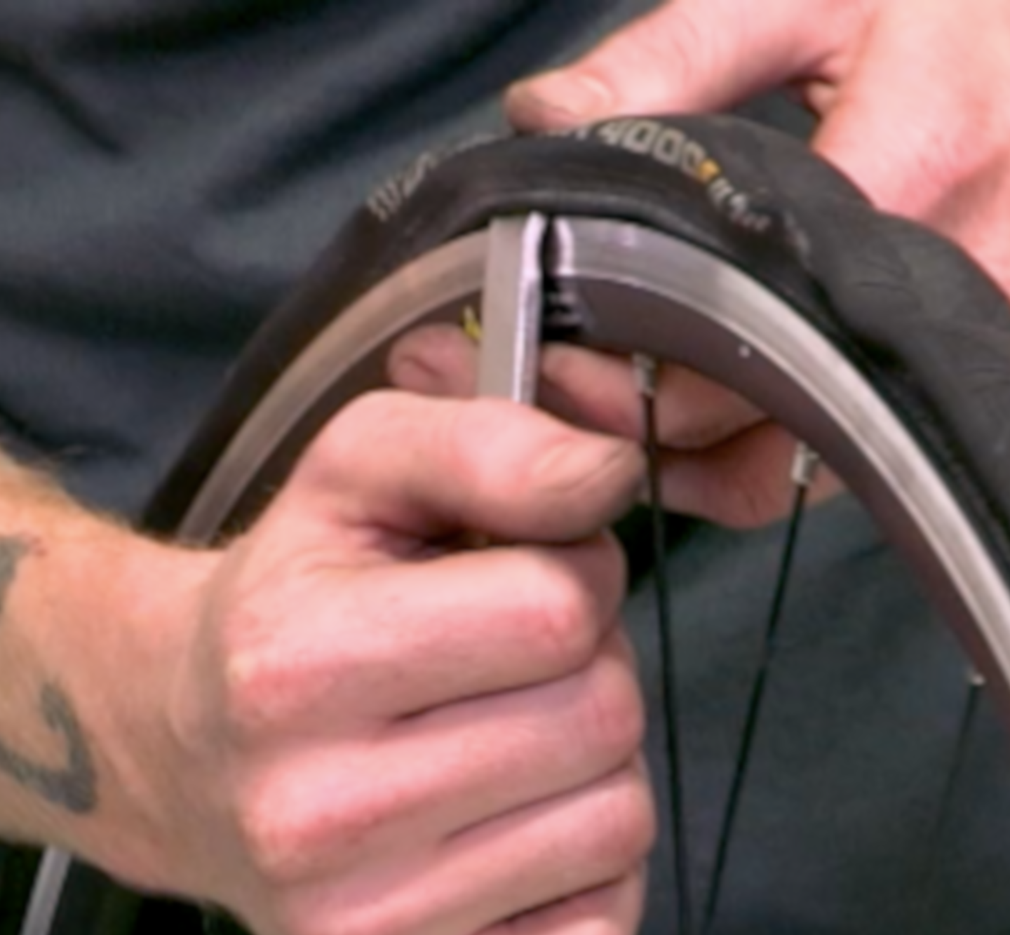 How to replace an innertube - Alpkit
