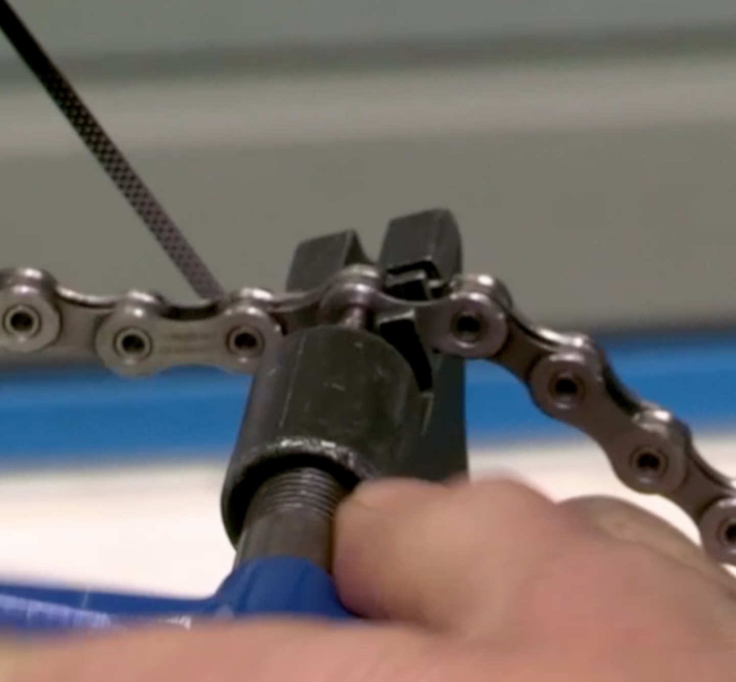 Essential bike maintenance - How to deal with a snapped chain whilst out riding