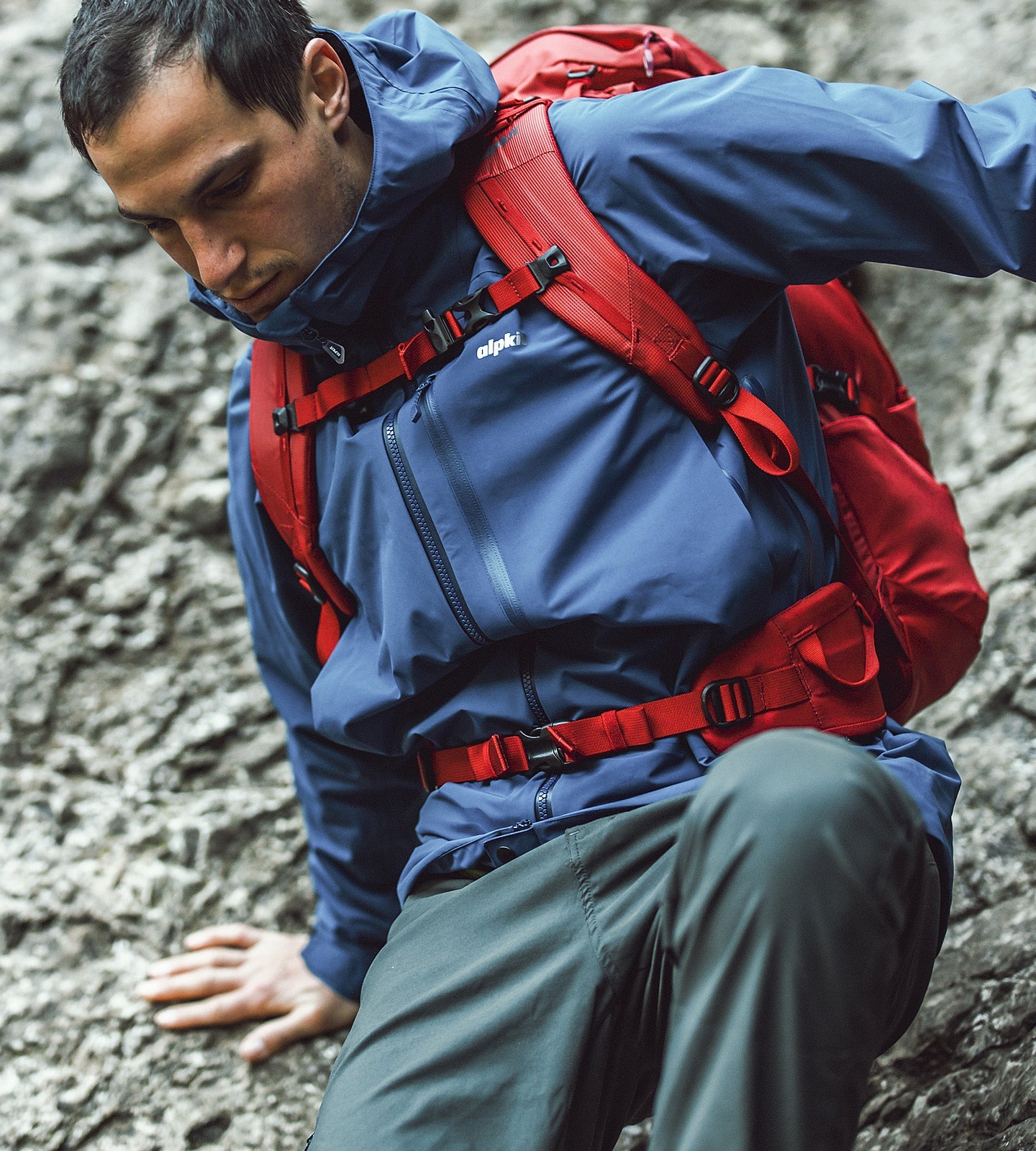 Scrambling waterproof jacket
