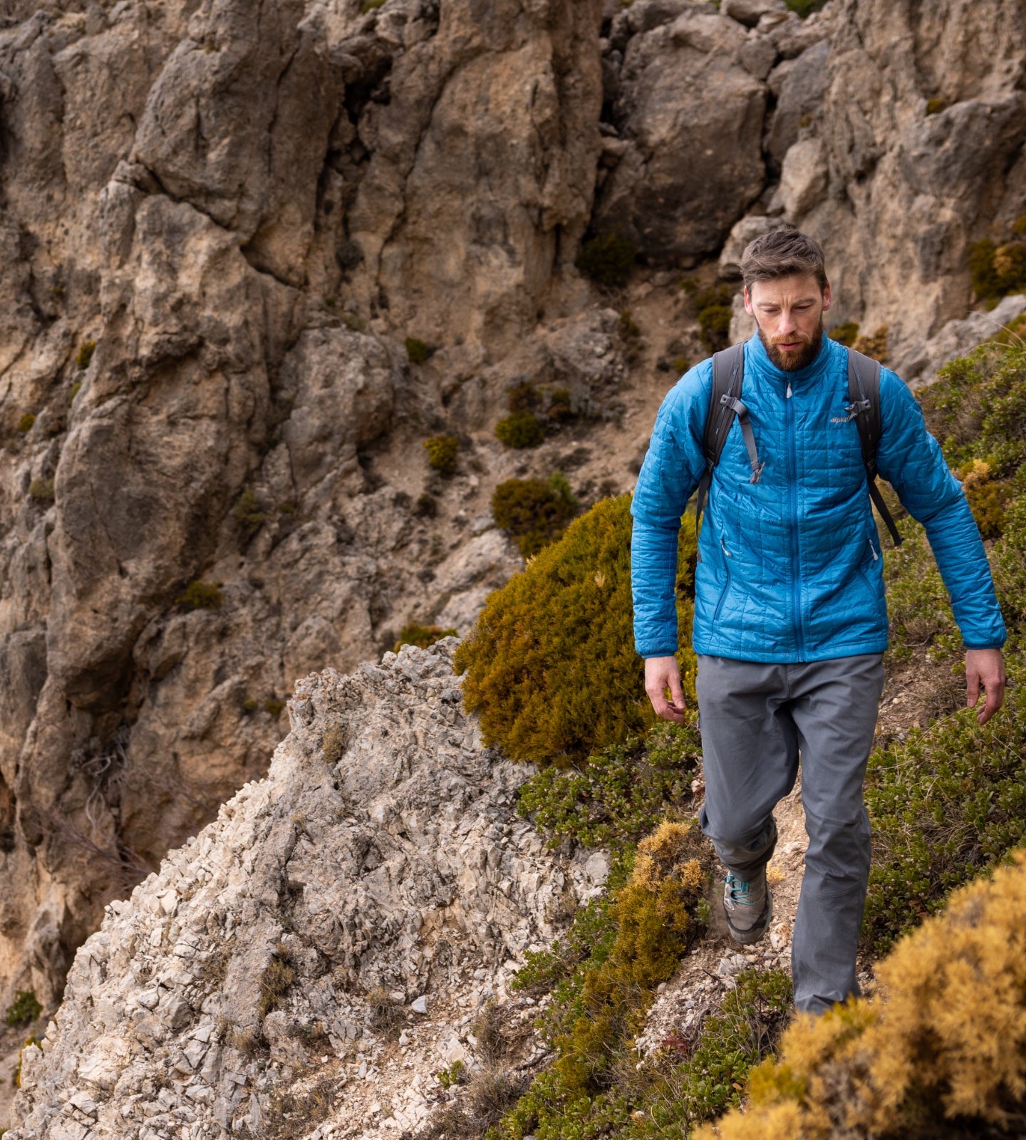 Eco insulating jacket in the mountains