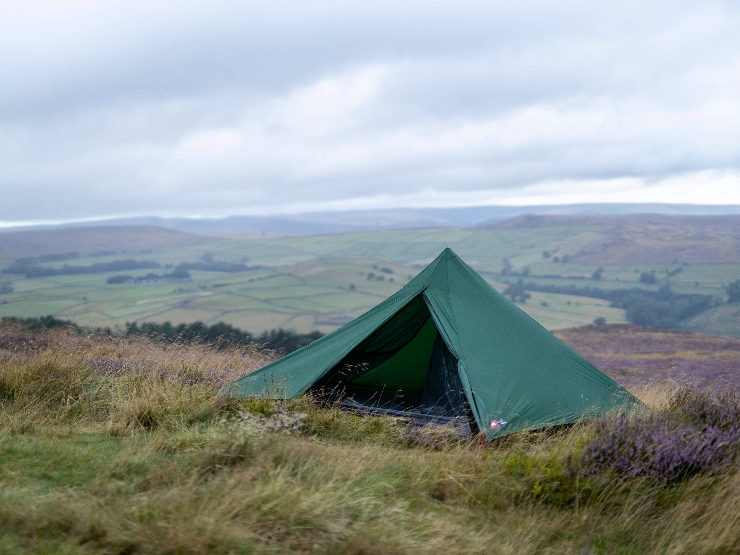 Lighweight pyramid tarp tent