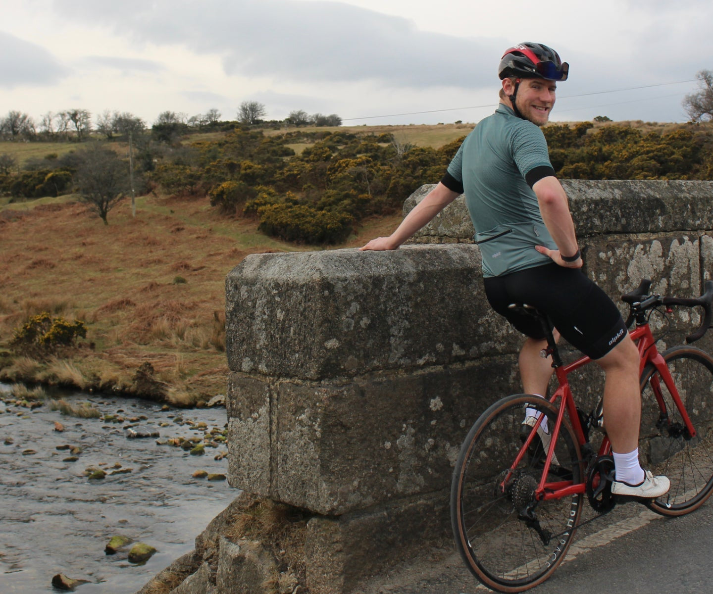 Cyclist in the Peak District