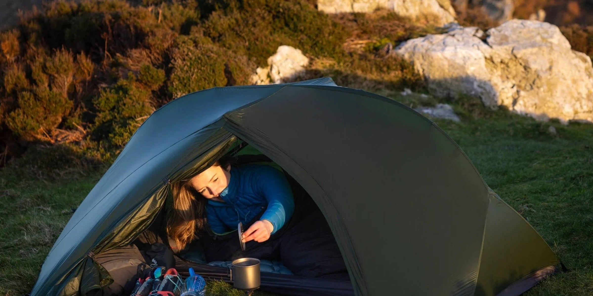 Ultralightweight backpacking and bike packing tent