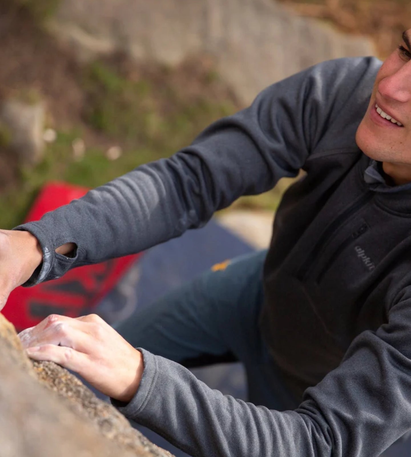 Bouldering in a versatile mid layer fleece