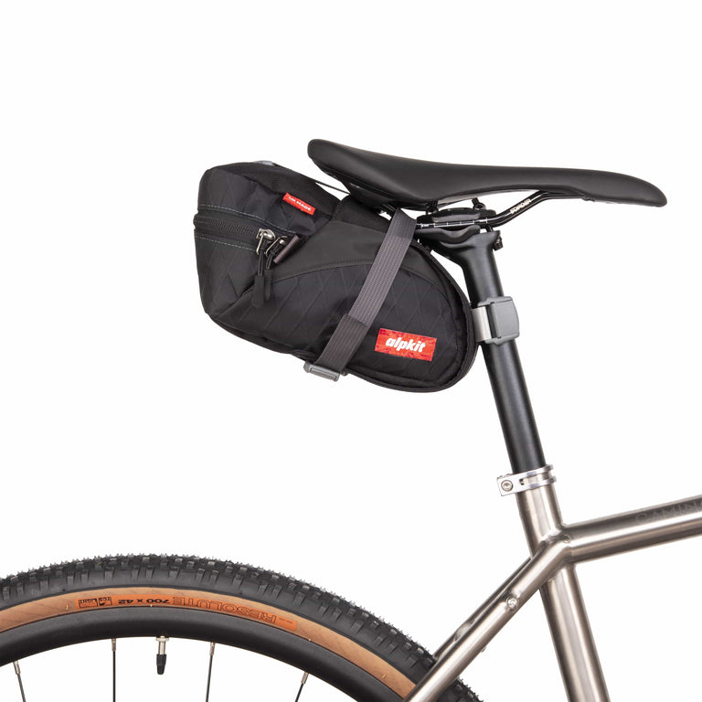 enduro seatpack regular in black - closed