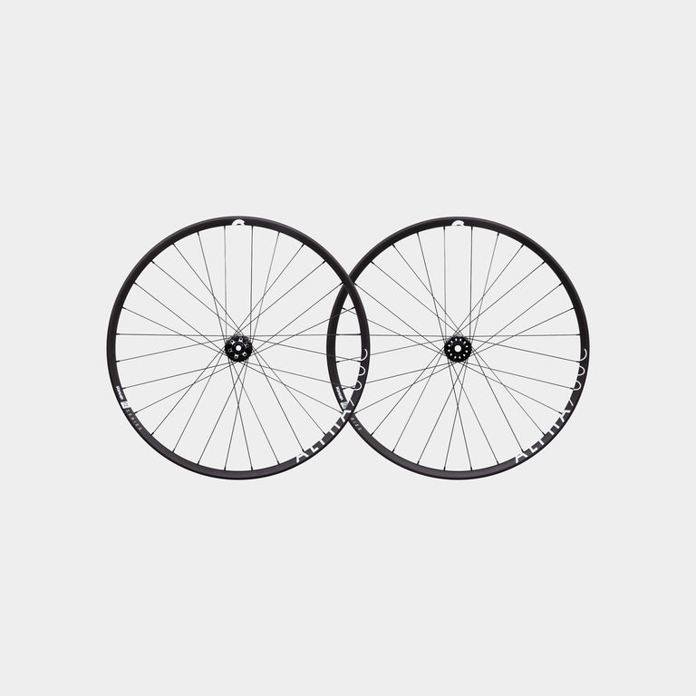 Sonder Alpha 700c Dynamo Wheelset