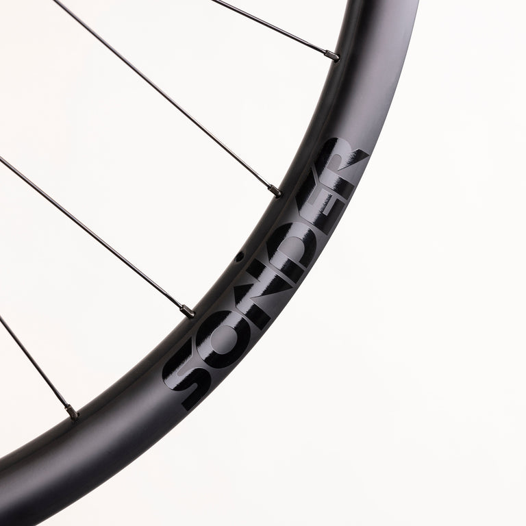 sonder black i21 aero carbon road wheels sonder logo