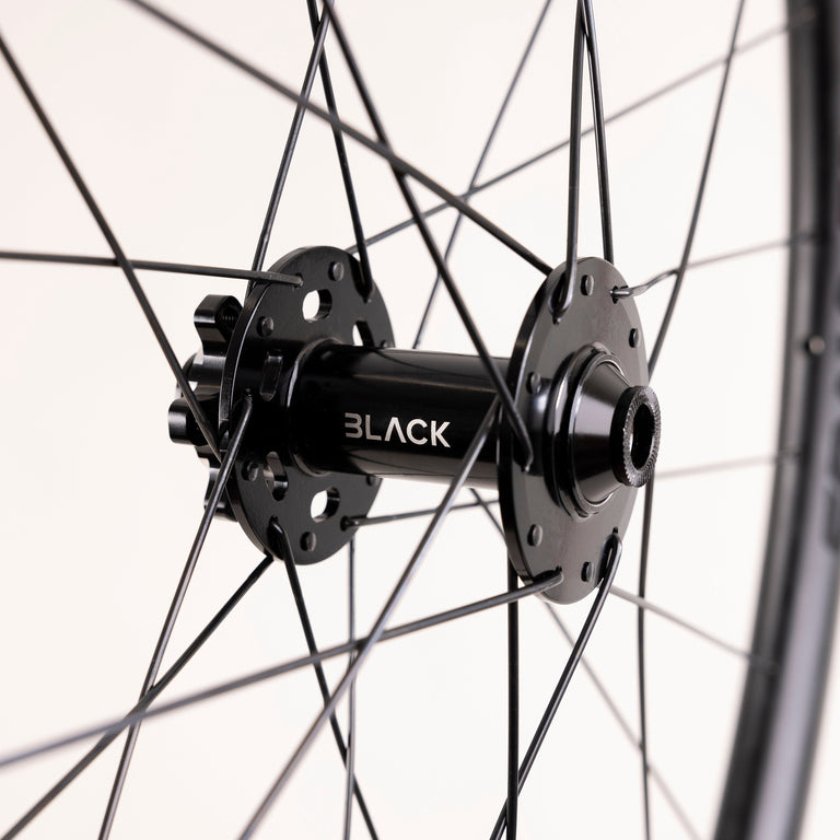 sonder black i21 aero carbon road wheels front hub