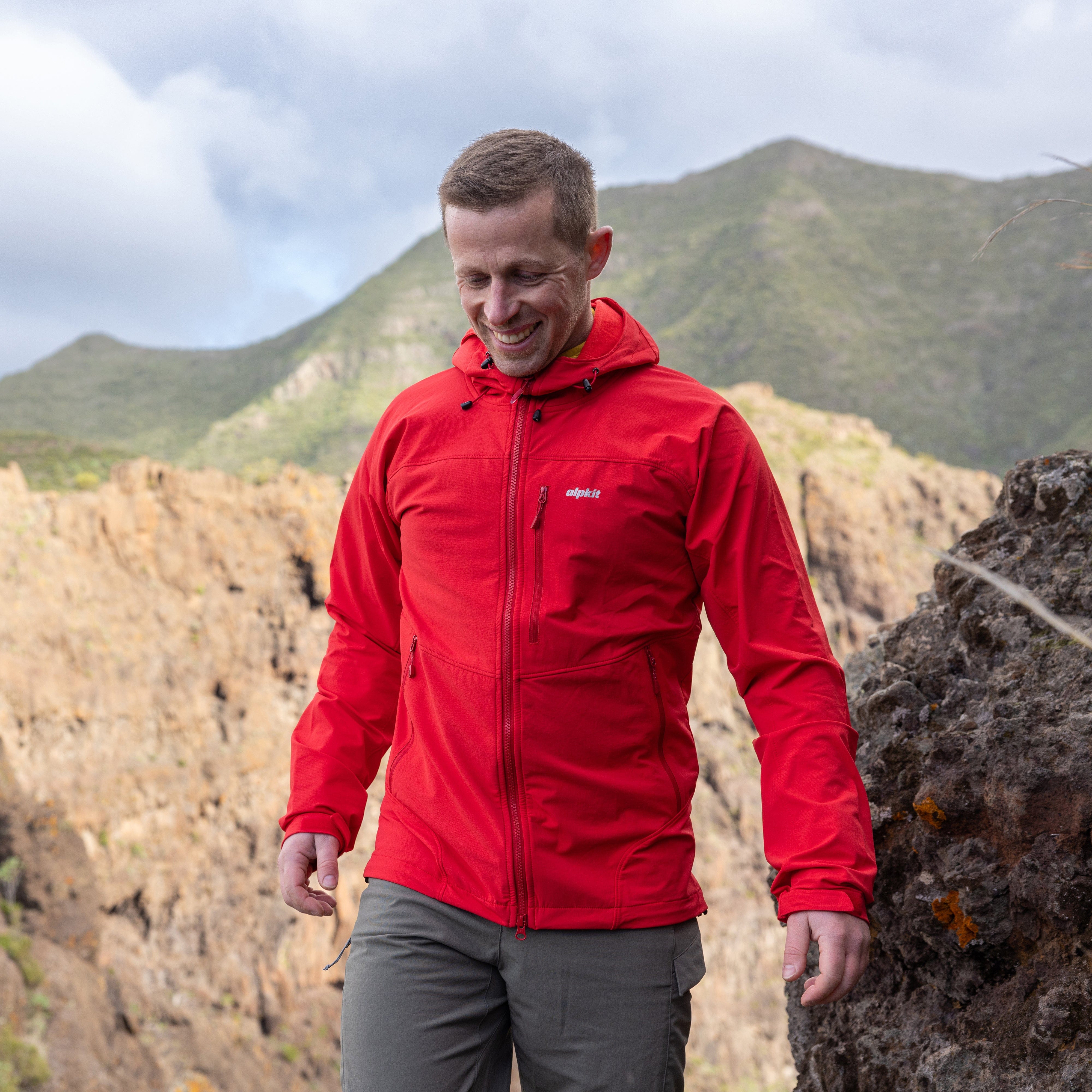 Vapour active store soft shell jacket