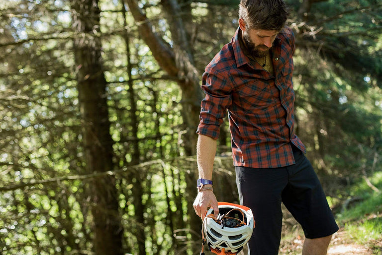 TCAKWOODM woodsmoke-shirt-brick-red-peak-district - action - closed