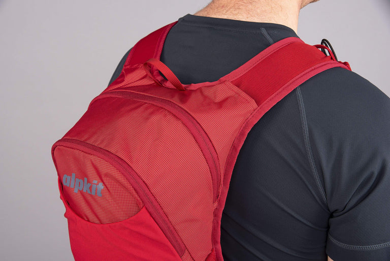 alpkit artlu 10L running pack in chilli zip - closed