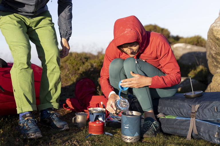 alpkit bruit coffee press - action