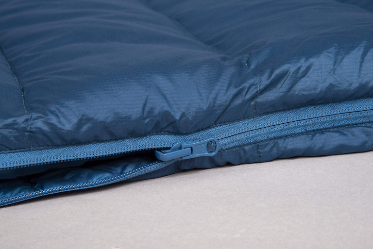 Alpkit cloud nine sleeping bag in nemo zip detail - closed