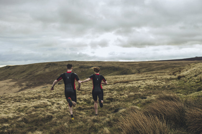 alpkit duel mens swim run wetsuit in red and black - action