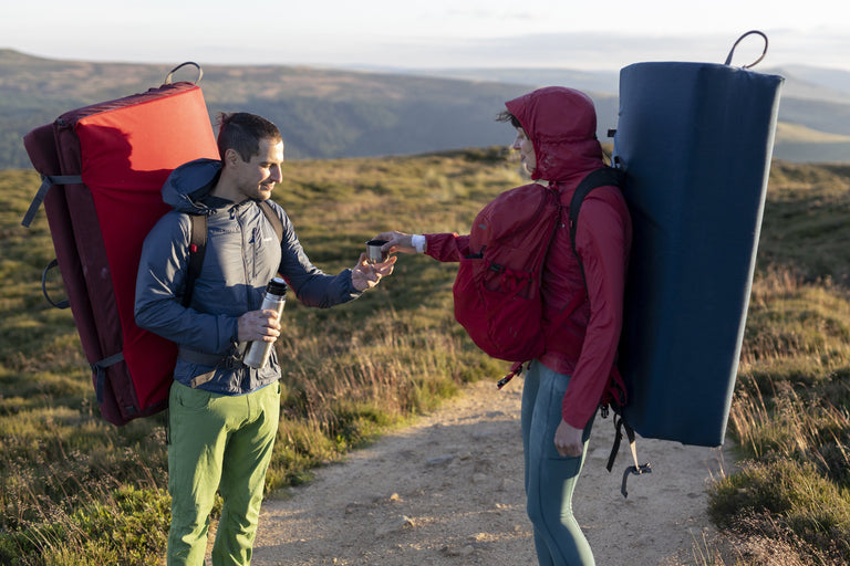 alpkit flask 800 - action