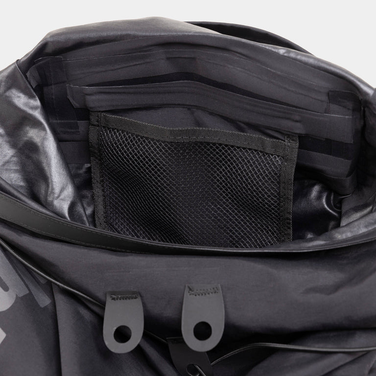 alpkit Gourdon 20 dry bag backpack in black inside pocket