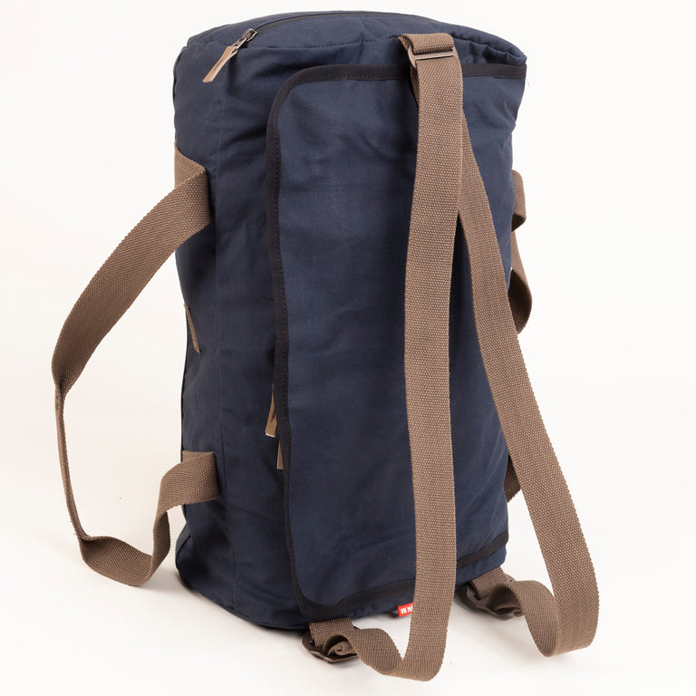alpkit idaho 30 duffle bag in navy blue shoulder strap 