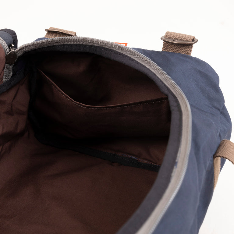 alpkit idaho 30 duffle bag in navy blue inside pocket 