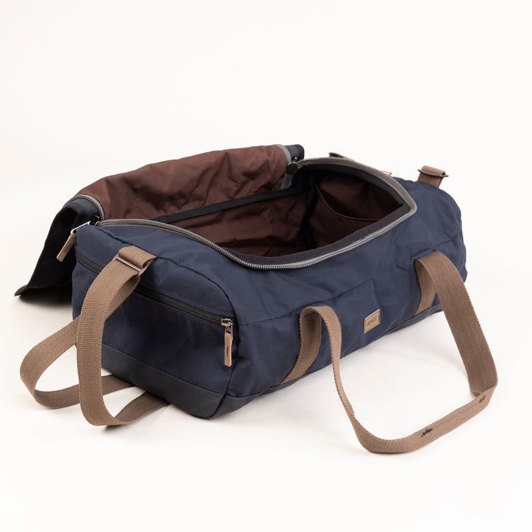 alpkit idaho 30 duffle bag in navy blue open 