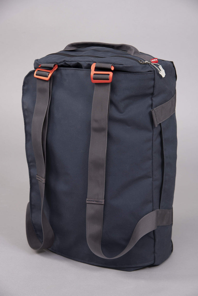 idaho 30 waxed cotton duffle bag in denim - closed