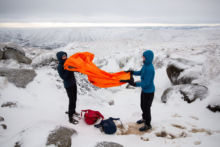 Alpkit kapar 4 mountain shelter - action - closed