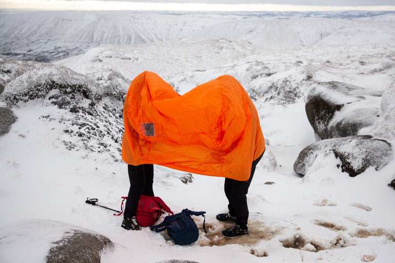 Alpkit kapar 4 mountain shelter - action - closed