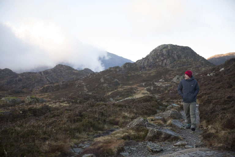 mens katabatic synthetic insulation jacket in tarmac - action