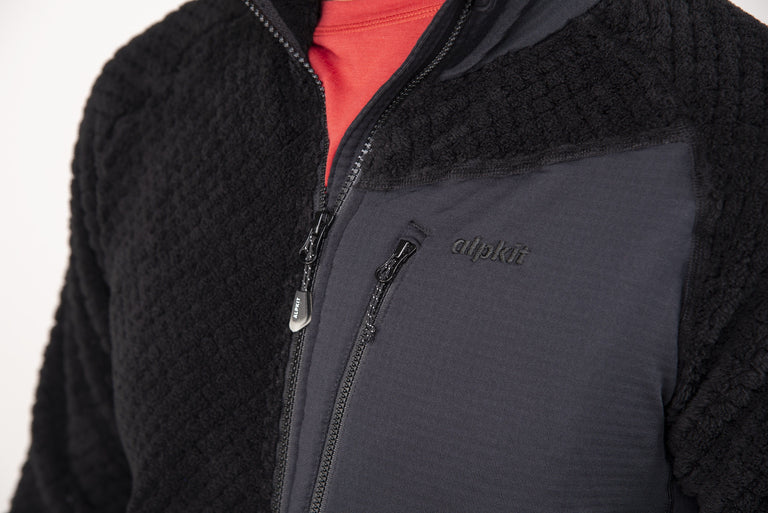 alpkit keeshond mens fleece in black logo