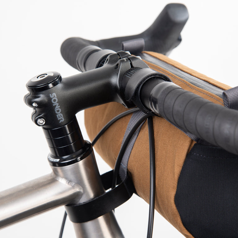 alpkit toploader zipped handlebar bag in mountain brown straps - closed