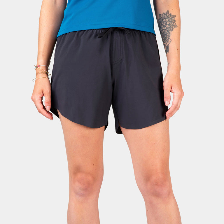 alpkit vayper 5 ultralight 5in running shorts in black - closed