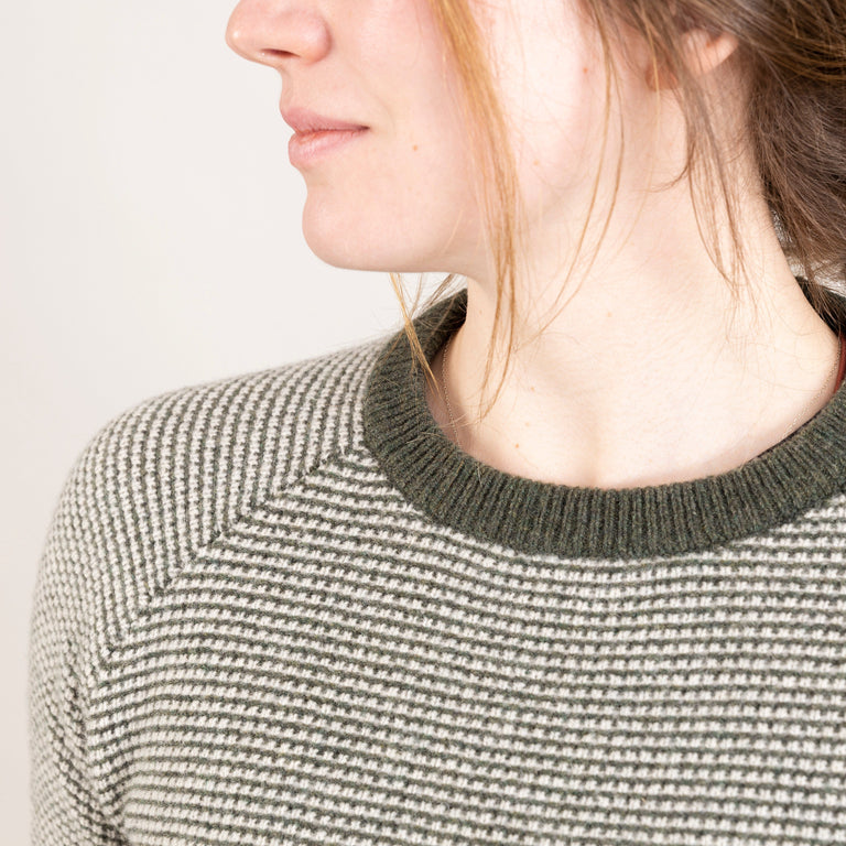 alpkit womens trypan wool jumper in forest green collar